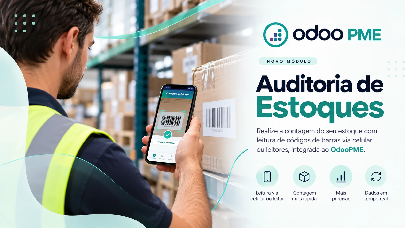 Funcionário de estoque bipando a etiqueta de uma caixa com o celular para a auditoria de estoque do Odoo90